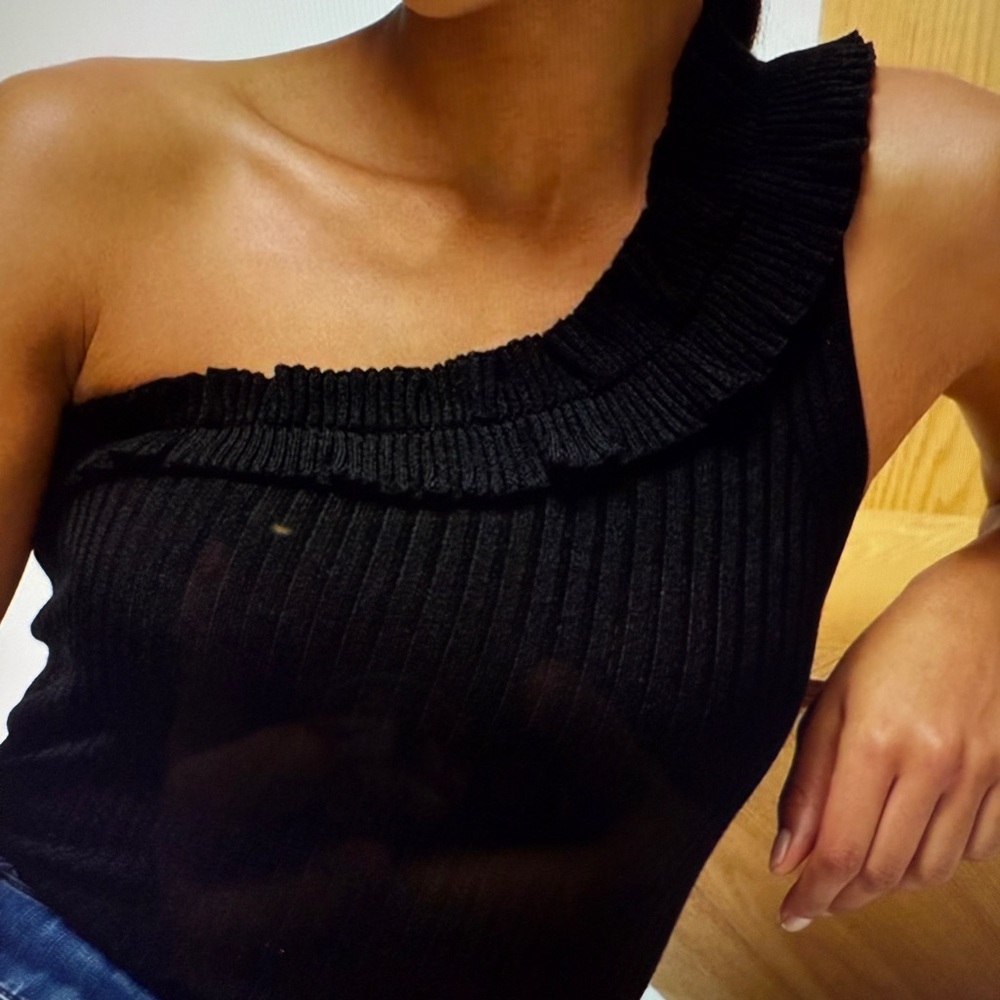 Chic Ruffle One-Shoulder Top - Picture 10 of 12